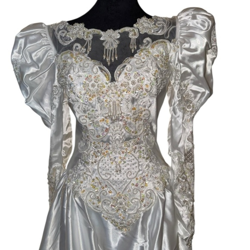 Vtg 1980s Beaded Pearl Lace Wedding Gown long Train satin lightweight Size 8 - Picture 7 of 16